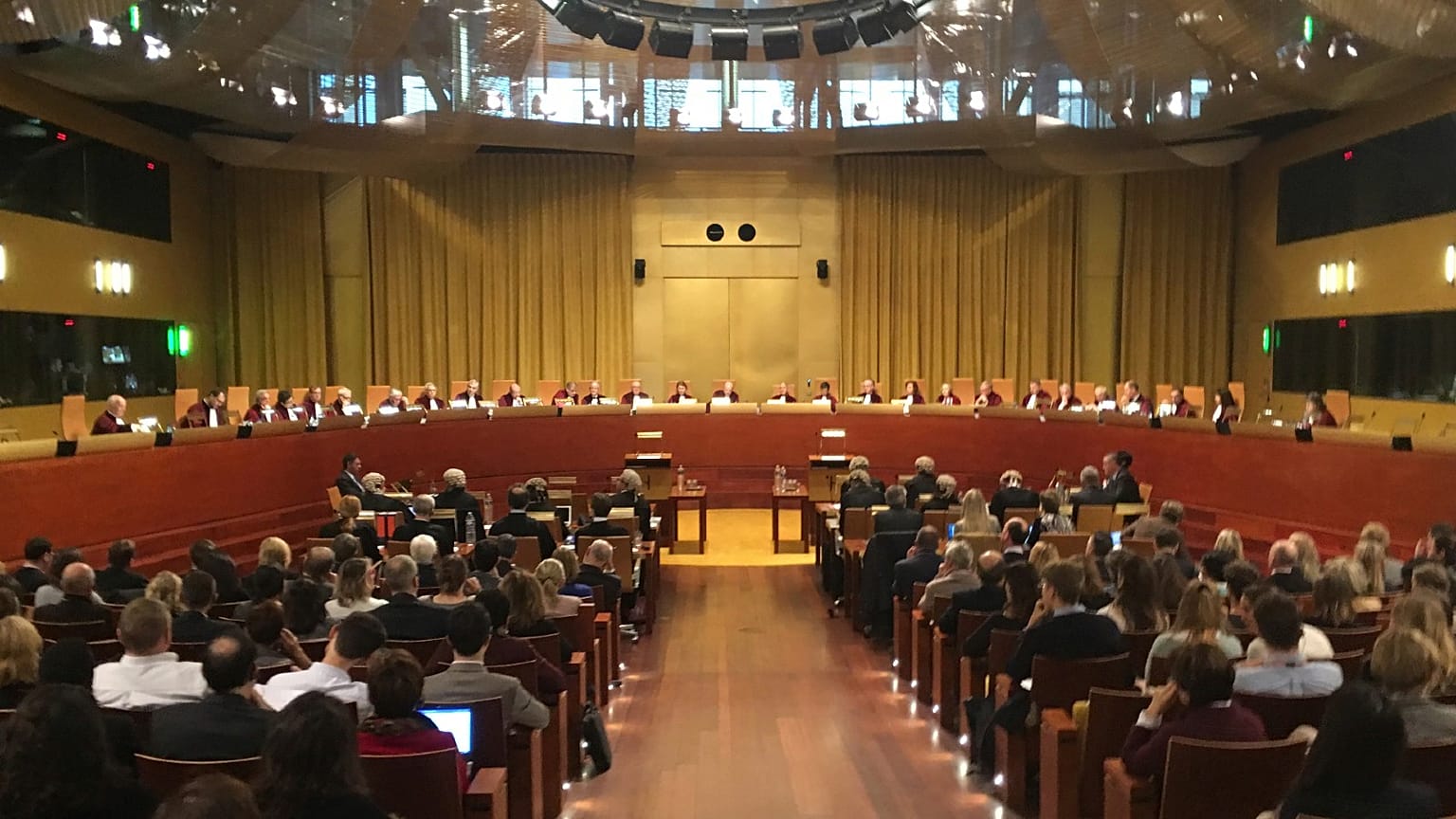 قضاة يترأسون جلسة  في محكمة العدل الأوروبية في لوكسمبورغ في 27 نوفمبر، 2018.
