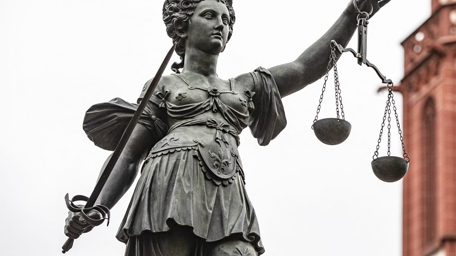 Statue der Justitia in Frankfurt am Main