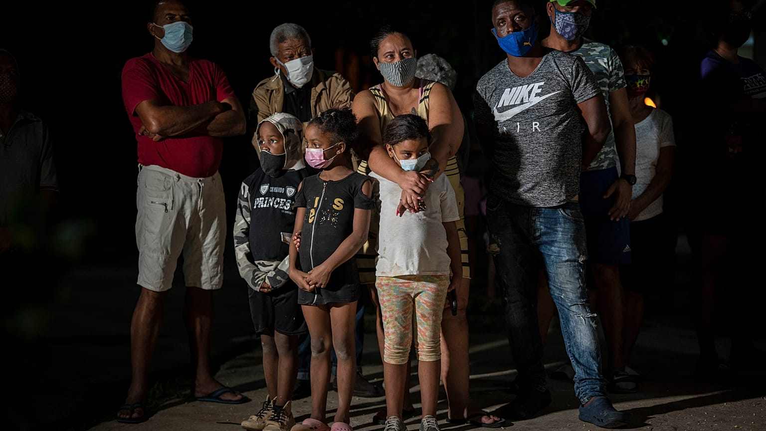 Residentes asisten a una consulta popular para discutir el borrador de un nuevo código familiar, 11/2/2022, La Habana, Cuba