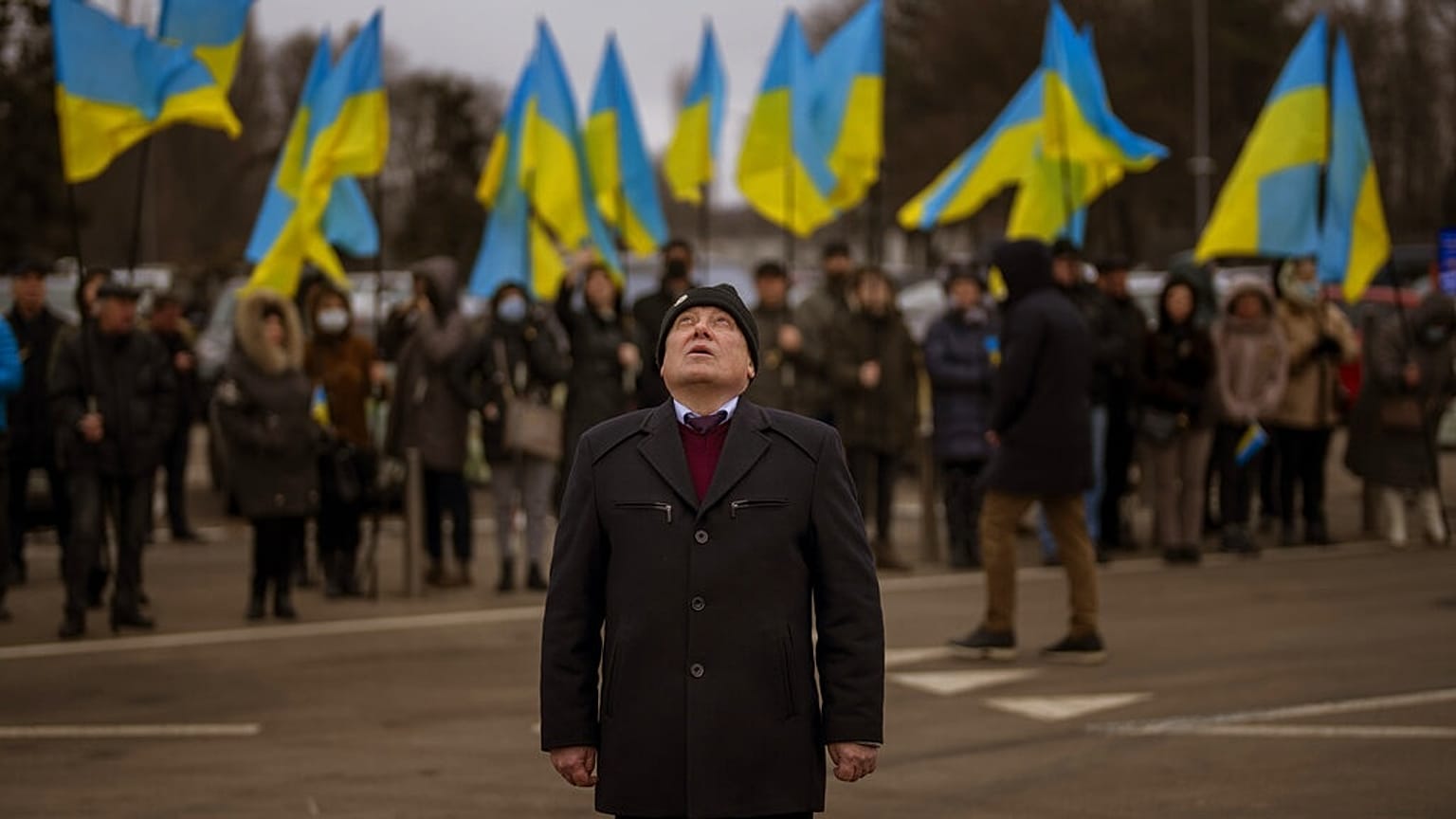 Ucraina, arriva il sostegno europeo mentre Zelensky galvanizza le truppe a Mariupol
