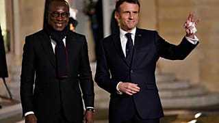 Emmanuel Macron mit Benins Präsident Patrice Talon vor dem Élyséepalast