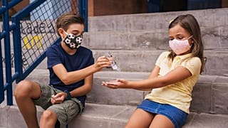 CDC'ye göre, Covid-19 aşısı olan ergenlerde hastaneye yatış oranları aşılanmayanlara göre çok daha düşük