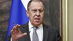 Министр иностранных дел России Сергей Лавров на пресс-конференции с итальянскими коллегой Луиджи ди Майо