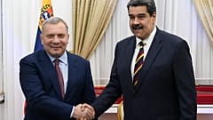 El viceprimer ministro de Rusia, Yuri Borisov y el presidente de Venezuela, Nicolás Maduro, 17/2/2022, Caracas, Venezuela