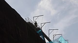 Şirketler, sendikalar ve devlet inşaat sektöründe çalışmak isteyenler için ücretsiz kurslar organize ediyor