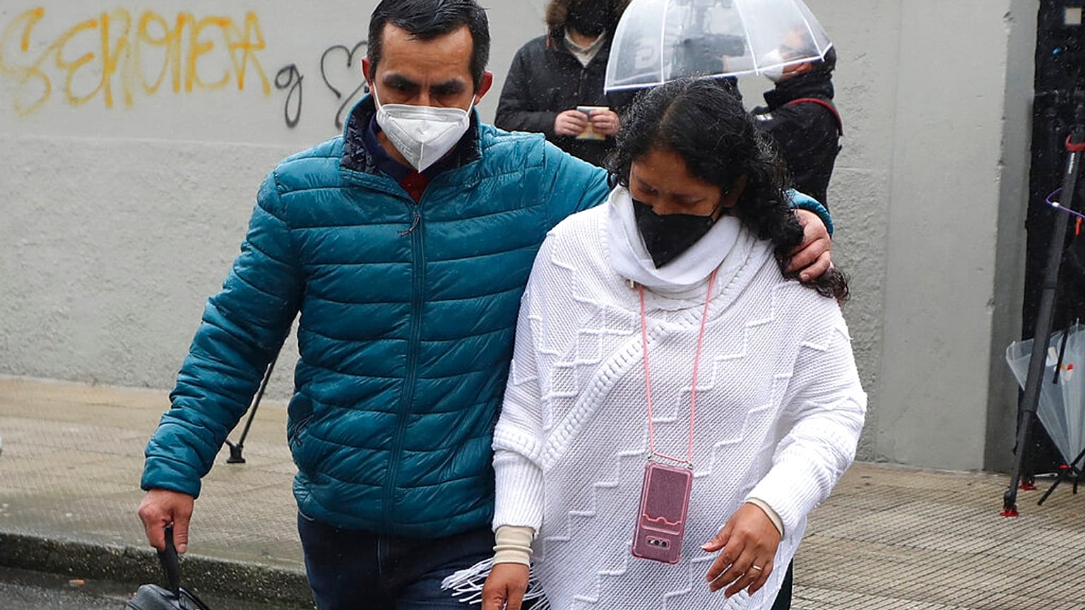 Familiares de uno de los marineros desaparecidos en el naufragio del pesquero gallego Villa de Pitanxo