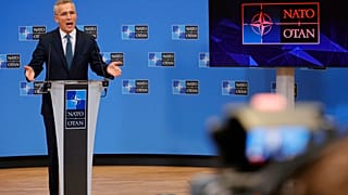 Le secrétaire général de l'Otan lors d'une conférence de presse au siège de l'Organisation, à Bruxelles, jeudi 17 février 2022.