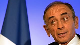 Éric Zemmour párizsi kampányrendezvényén katonai programjáról beszél február 17-én