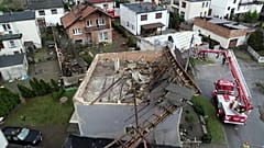 Cinq morts dans de violentes tempêtes en Europe, lourds dégâts en Pologne