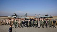 Eurofighter EF-2000 Typhoon II és MiG-29-es repülőgépek egy bulgáriai NATO-hadgyakorlaton
