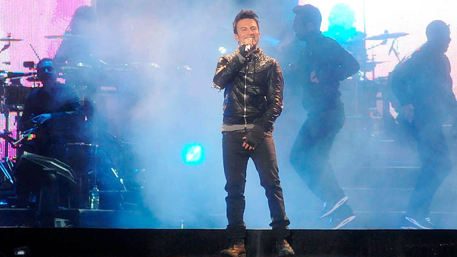 Archive - Le chanteur Tarkan lors d'un concert à Istanbul, le 15 janvier 2010.