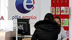 Si le taux de chômage de longue durée baisse de 0,2 point, 700 000 chômeurs recherchent un emploi depuis au moins un an. 