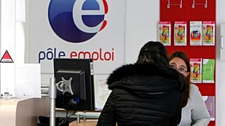 Si le taux de chômage de longue durée baisse de 0,2 point, 700 000 chômeurs recherchent un emploi depuis au moins un an. 