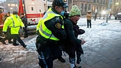 Nach wochenlangem "Freedom"-Protest: Polizei räumt Trucker-Blockade in Ottawa