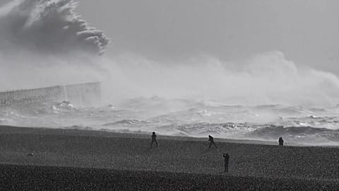 NoComment : la tempête Eunice déferle sur l'Angleterre