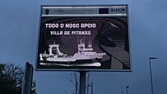 Cartel informativo sobre el luto por el naufragio del Villa de Pitanxo