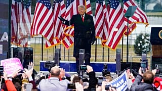 Trump, ABD Kongre Binası yakından toplanan kalabalığa konuştu (arşiv)