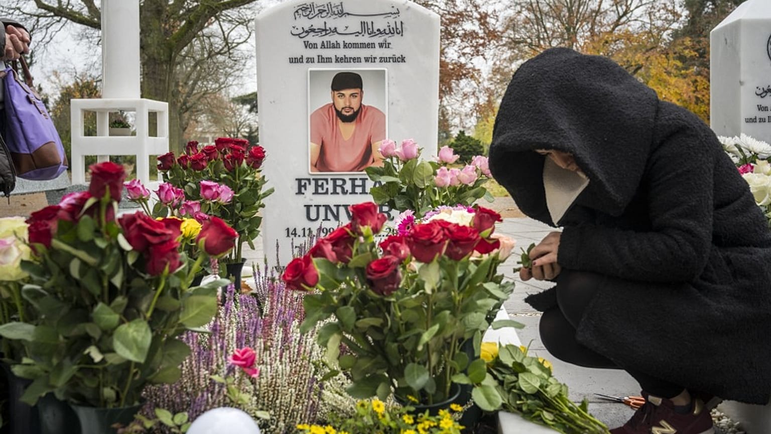 Das Grab eines der neun Opfer des rassistischen Anschlags von Hanau