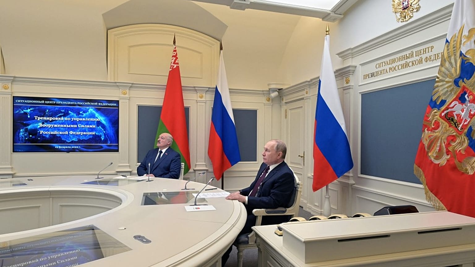 Rus lider Putin, Belarus Cumhurbaşkanı Lukaşenko ile nükleer üçleme güçlerinin yer aldığı tatbikatı başlattı. 