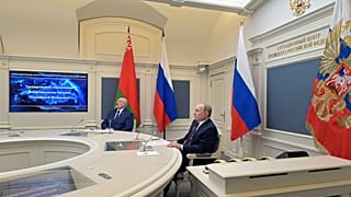 Rus lider Putin, Belarus Cumhurbaşkanı Lukaşenko ile nükleer üçleme güçlerinin yer aldığı tatbikatı başlattı.