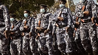 عناصر من الجيش المالي خلال استعراض عسكري أقيم احتفالاً بعيد الجيش في مدينة كاتي، 20 يناير 2022