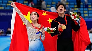 Ce samedi à Pékin, les patineurs chinois Sui Wenjing et Han Cong ont été sacrés champions olympiques en couples, quatre ans après l'argent à Pyeonchang.
