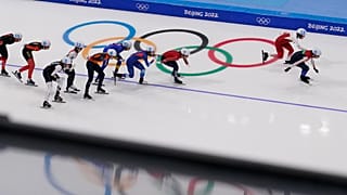 Prova feminina de patinagem de velocidade no gelo