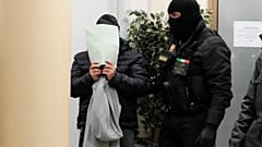 الشرطة الإيطالية تعتقل رجلا للاشتباه في قيامه بتهريب مهاجرين بالقوارب.