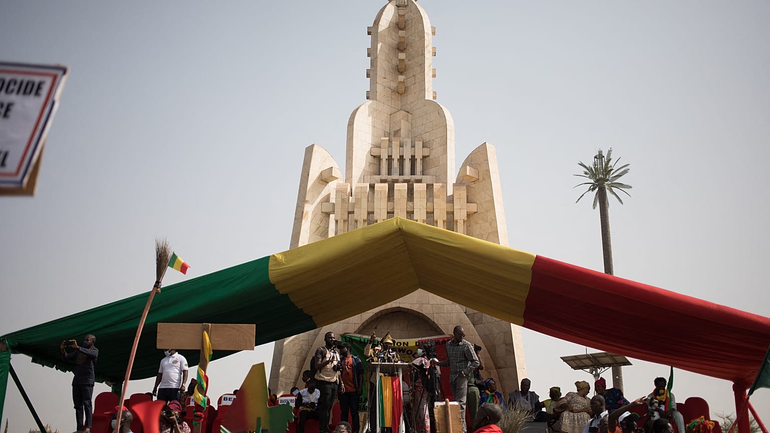 تظاهرة في العاصمة باماكو للاحتفال بخروج الجنود الفرنسيين من مالي 19 فبراير 2022