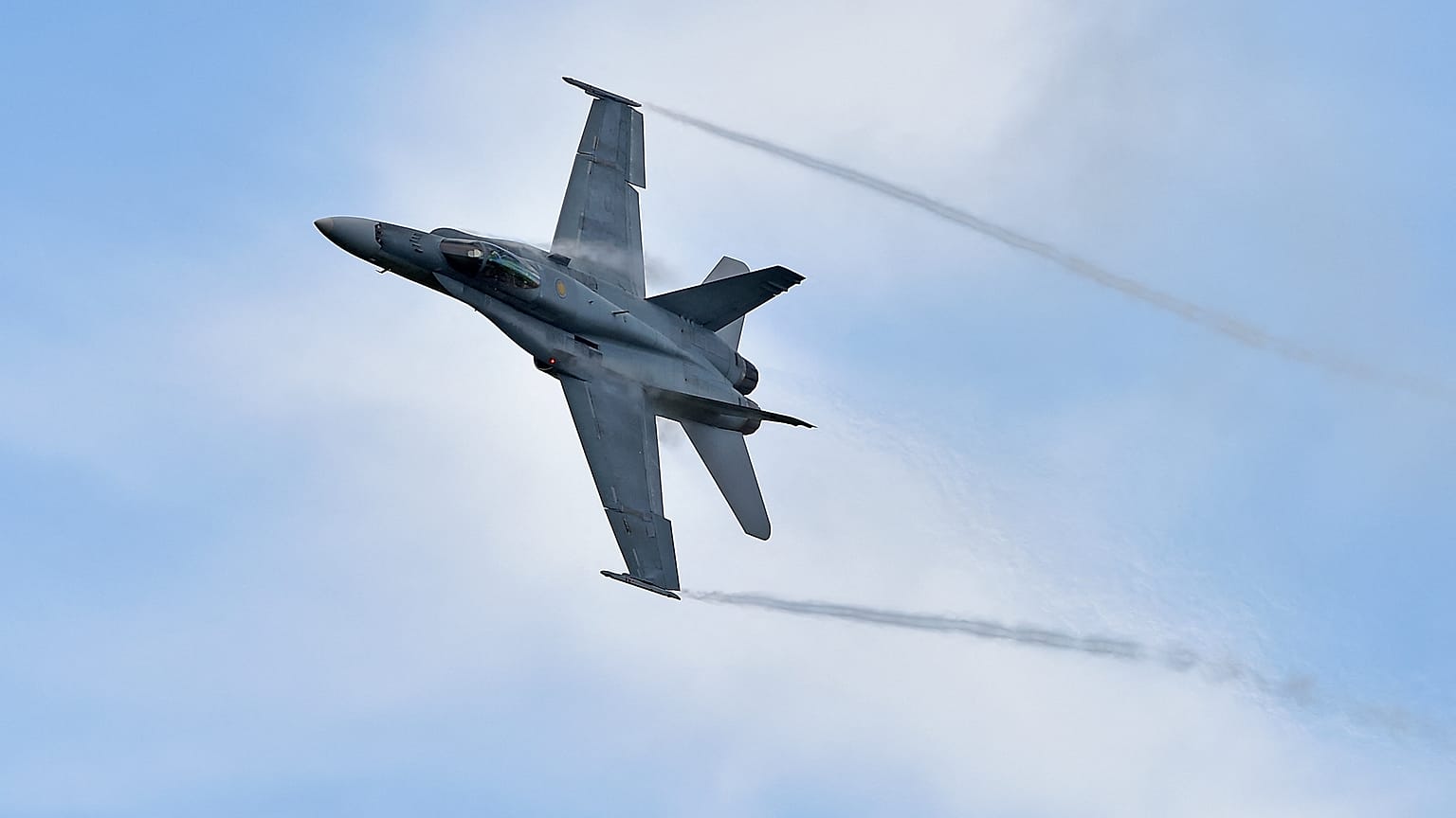 صورة أرشيفية لطائرة تابعة لسلاح الجو الملكي الأسترالي FA-18 أثناء تحليقها فوق جزيرة فيليب 22 أكتوبر 2017