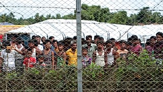 Rohingyalı mülteciler, Myanmar ve Bangladeş arasındaki Taungpyolatyar köyünde