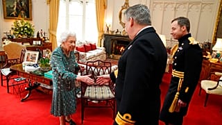 İngiltere Kraliçesi 2. Elizabeth'in Covid-19 testi pozitif çıktı