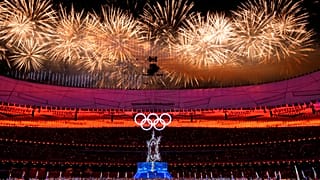 Feu d'artifice de la cérémonie de clôture des Jeux olympiques d'hiver 2022 à Pékin, dimanche 20 Février 2022