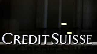 Archives : logo du Crédit Suisse, sur l'une de ses agences à Lausanne, le 6 avril 2021