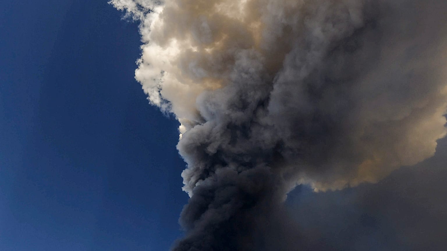L'etna è tornato a eruttare il 21 febbraio