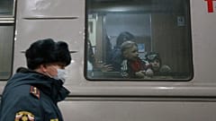 Πολίτες εγκαταλείπουν τις περιοχές που ελέγχουν οι φιλορώσοι αυτονομιστές