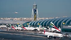 طائرات في مطار دبي 
