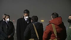 El presidente del Gobierno de España, Pedro Sánchez, recibe a los supervivientes del Villa de Pitanxo