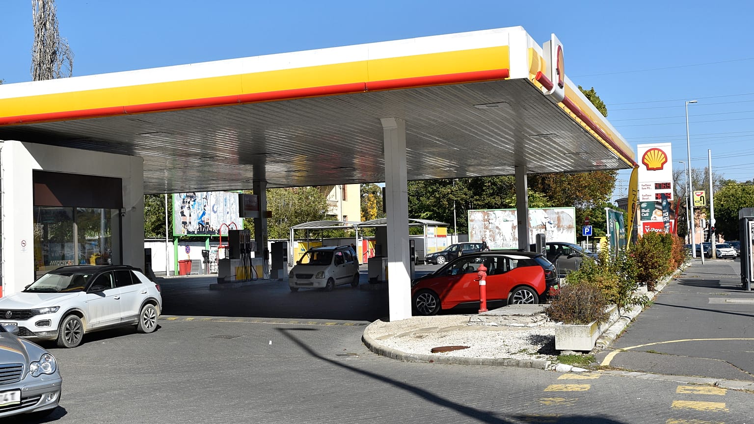 A Shell egyik budapesti benzinkútja - itt nem lesz limitálva a tankolás
