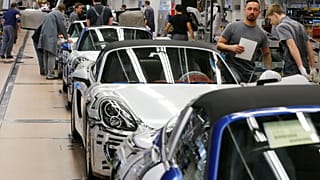 Fertigungsstraße in Stuttgarter Porsche-Werk