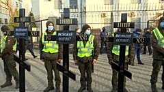 Crise dans le Donbass : manifestation devant l'ambassade de Russie à Kiev