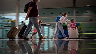 Απελευθερώνονται τα ταξίδια εντός της ΕΕ για τους εμβολιασμένους