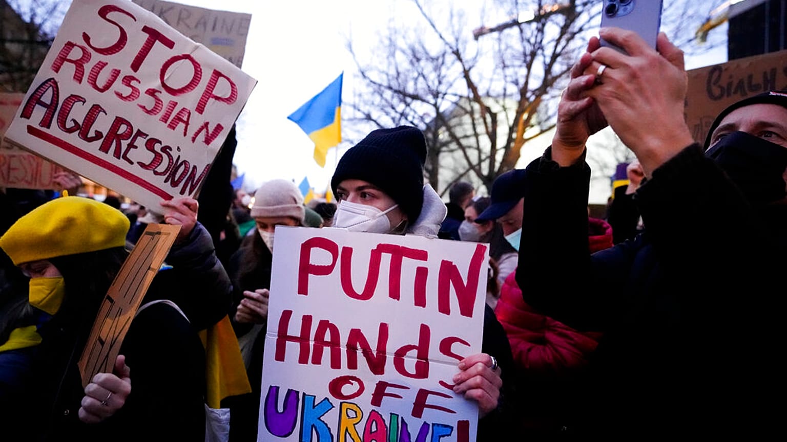 Manifestation en soutien à l'Ukraine près de l'ambassade de Russie à Berlin, le 22 février 2022, Allemagne