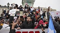 İsveç'in Göteborg kentindeki eylemlerde sosyal hizmetler kurumu protesto edildi