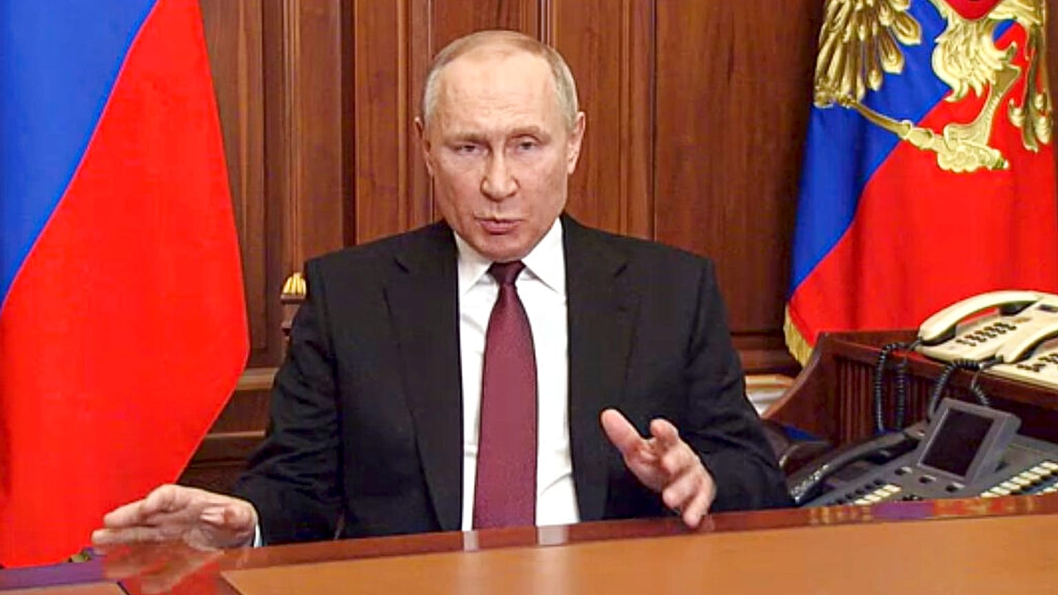 Imagen del vídeo publicado por el Servicio de Prensa Presidencial de Rusia, el presidente ruso Vladimir Putin se dirige a la nación en Moscú, Rusia