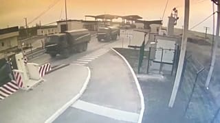 Russia vehicles near Crimea-Ukraine border