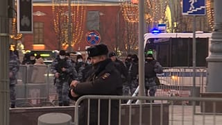 Viele Sicherheitskräfte am Alexander-Puschkin-Platz in Moskau