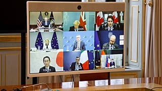 مؤتمر بالفيديو لزعماء مجموعة السبع حول أوكرانيا في قصر الإليزيه في باريس.