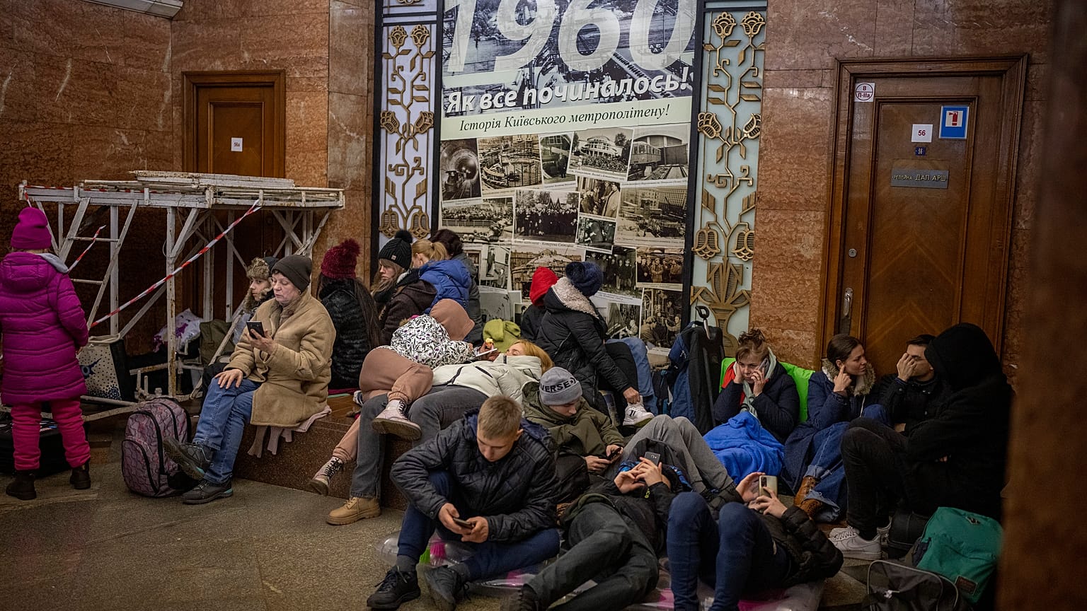 Киевский метрополитен стал бомбоубежищем. 
