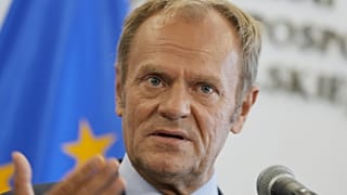 A volt lengyel miniszterelnök a varsói szenátus épületében